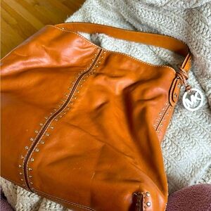 MICHAEL KORS DARK TAN LEATHER BAG